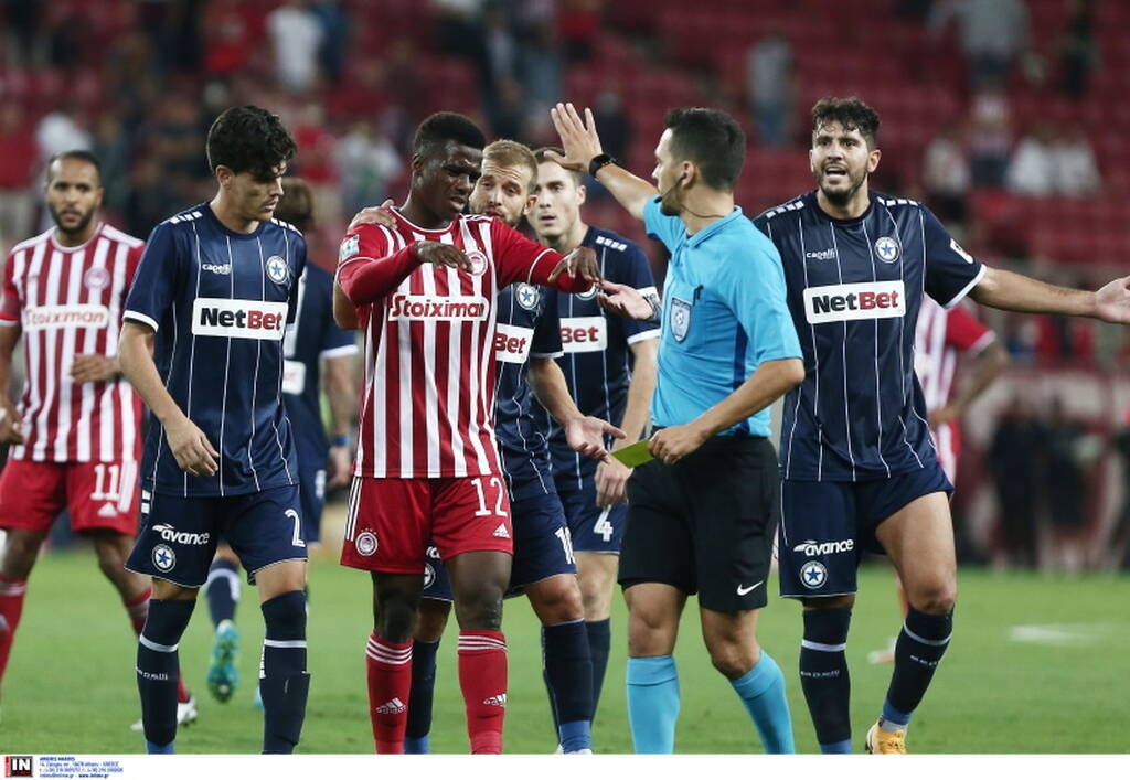 Ένταση στο Καραϊσκάκη - Οπαδοί του Ολυμπιακού πήγαν να κάνουν ντου στο πάγκο του Ατρόμητου