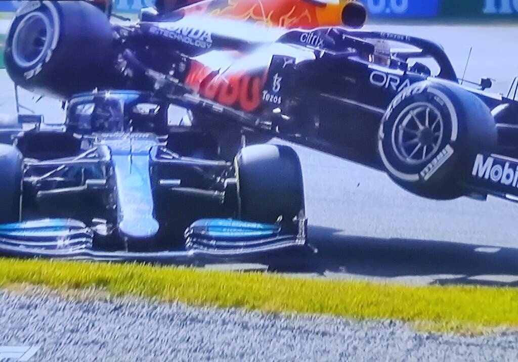 Formula 1: «Πάγωσαν» στο GP της Μόντσα - Εκτός αγώνα Χάμιλτον, Φερστάπεν μετά από σύγκρουση