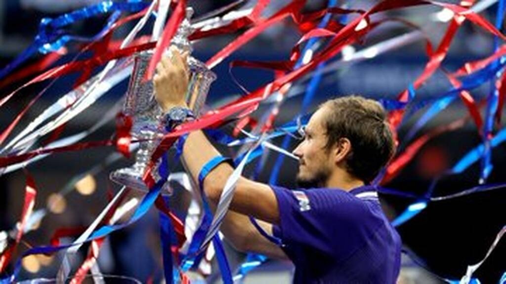US Open: Νέος «βασιλιάς» ο Μεντβέντεφ - Πρώτο Grand Slam κόντρα στον Τζόκοβιτς