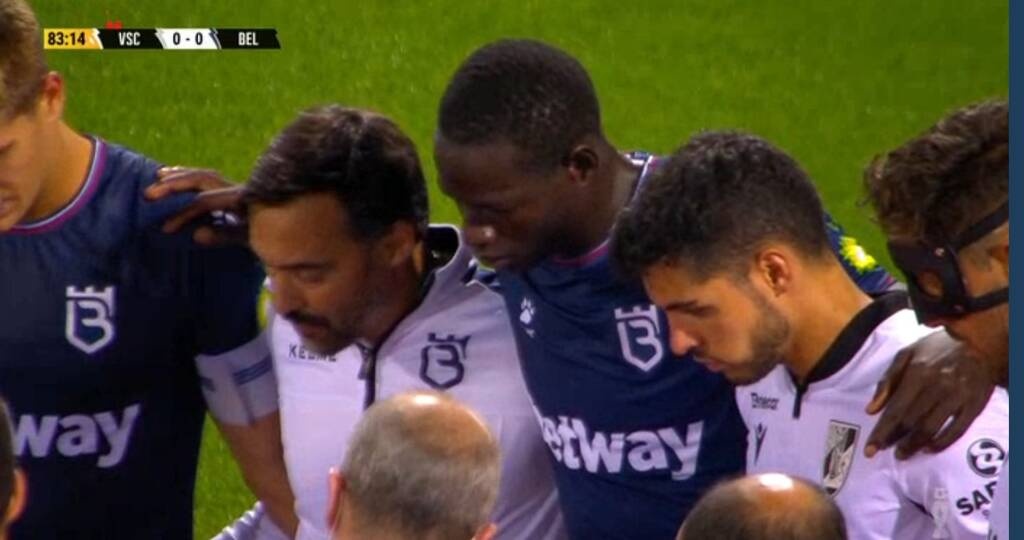 Αγωνία για Ροσίνια - Έπεσε αναίσθητος μετά από σφοδρό χτύπημα στο κεφάλι (video+photos)