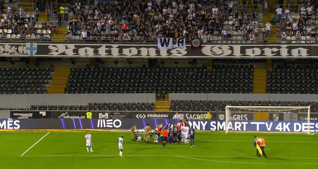 Αγωνία για Ροσίνια - Έπεσε αναίσθητος μετά από σφοδρό χτύπημα στο κεφάλι (video+photos)