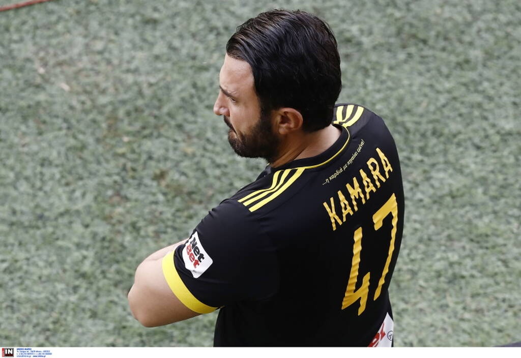 Άρης-ΟΦΗ: Με φανέλα Καμαρά στο γήπεδο ο Καρυπίδης (photos)