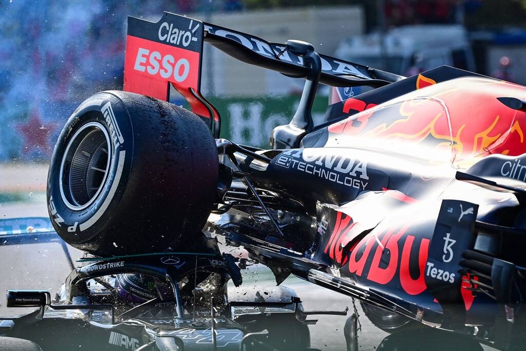 Formula 1: Ο... τυχερός Χάμιλτον και το halo που του έσωσε τη ζωή (photos)