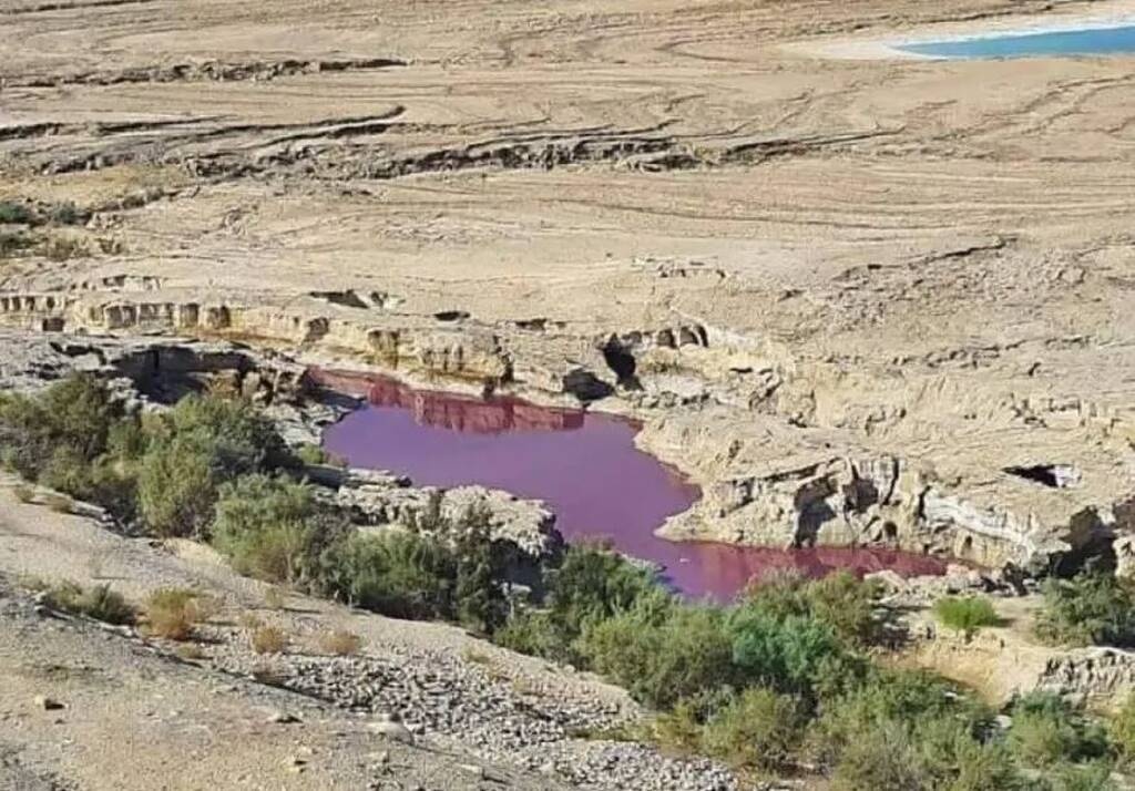 «Βάφτηκε» κόκκινη η Νεκρά Θάλασσα - Γιατί πήρε το νέο της χρώμα (photos)