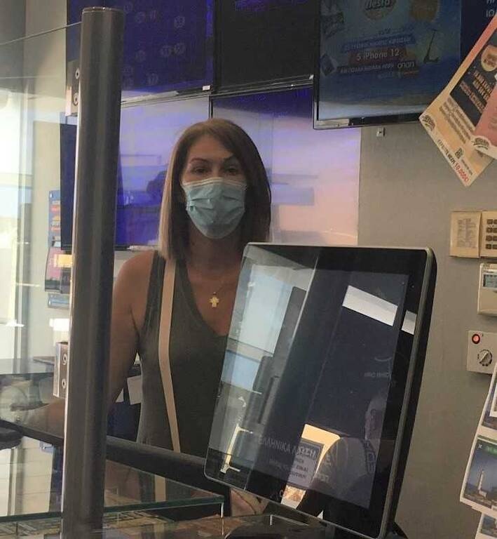 Η κα. Ευτυχία Φλουρή, ιδιοκτήτρια καταστήματος ΟΠΑΠ στην περιοχή Γαζίου, στο Ηράκλειο Κρήτης