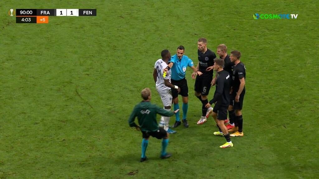 Europa League: Ένταση στην Φρανκφούρτη - Πιάστηκαν στα χέρια οι Άϊντραχτ και Φενέρ (video+photos)