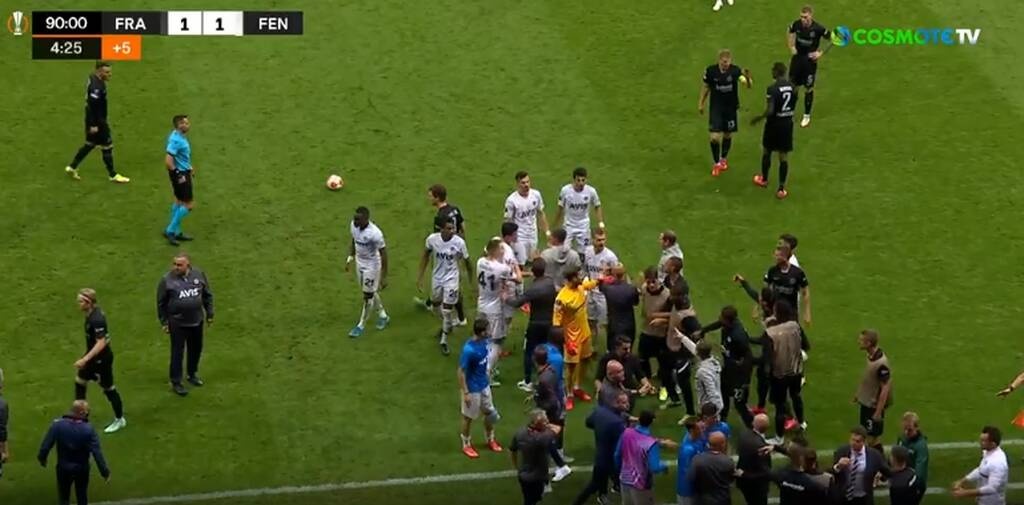 Europa League: Ένταση στην Φρανκφούρτη - Πιάστηκαν στα χέρια οι Άϊντραχτ και Φενέρ (video+photos)