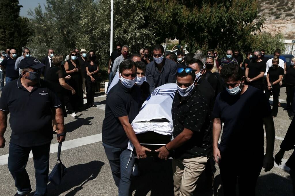 Γιάννης Ματζουράνης: Κηδεύτηκε με τη σημαία του Εθνικού (photos)