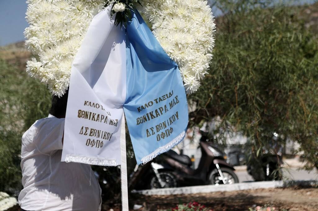 Γιάννης Ματζουράνης: Κηδεύτηκε με τη σημαία του Εθνικού (photos)