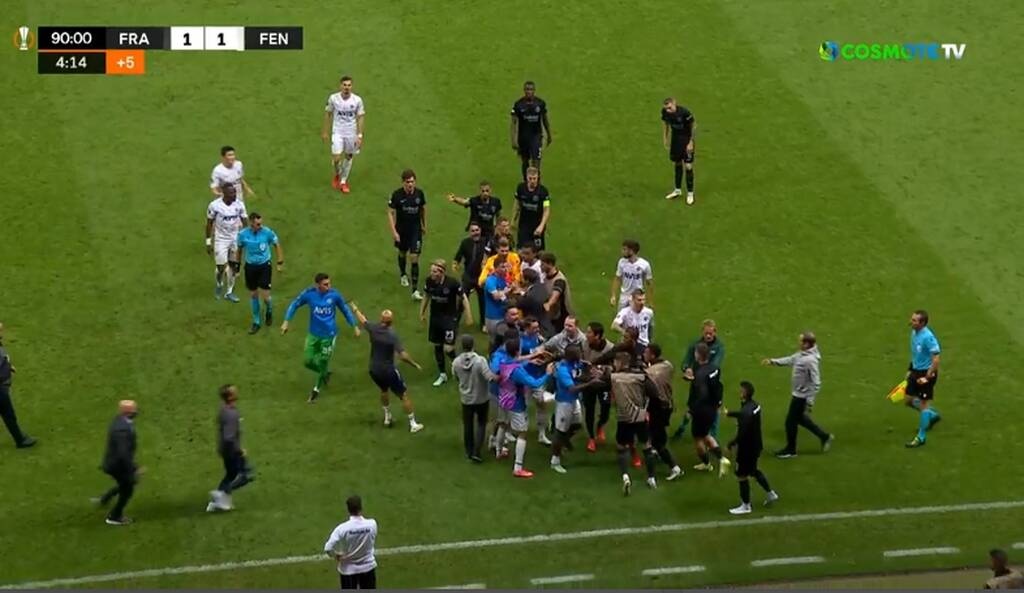 Europa League: Ένταση στην Φρανκφούρτη - Πιάστηκαν στα χέρια οι Άϊντραχτ και Φενέρ (video+photos)