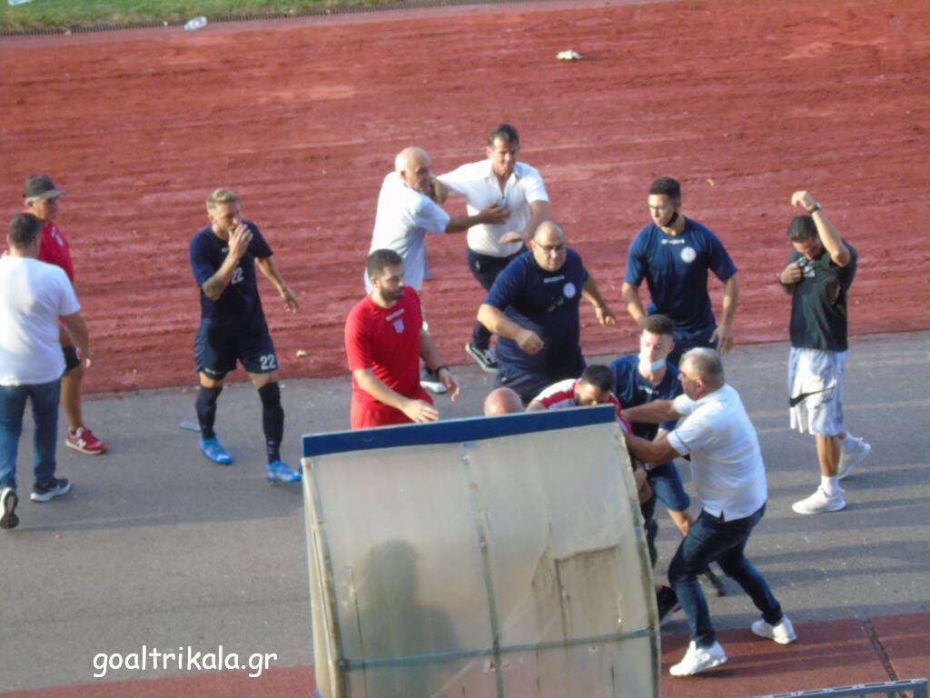 Εικόνες χάους σε φιλικό - Τρομερό ξύλο στο Τρίκαλα-Απόλλων Λάρισας (photos)