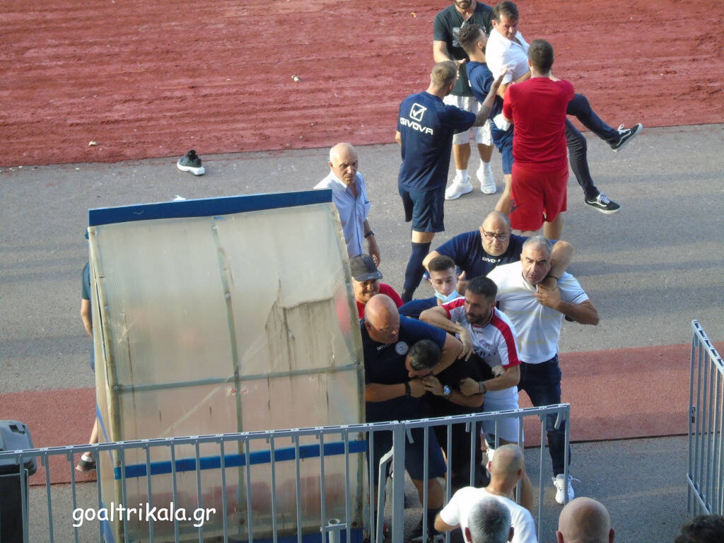 Εικόνες χάους σε φιλικό - Τρομερό ξύλο στο Τρίκαλα-Απόλλων Λάρισας (photos)