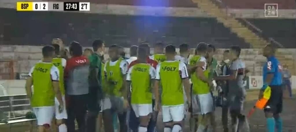 Ξέφυγαν τα πράγματα στην Βραζιλία - Τον είπε «χοντρό» και ακολούθησε χαμός (video+photos)