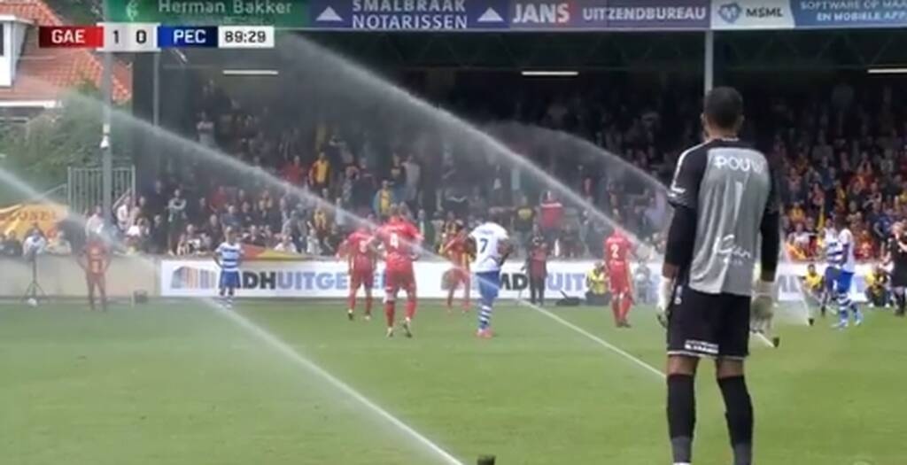 Άνοιξαν τα ποτιστικά την ώρα της αναμέτρησης