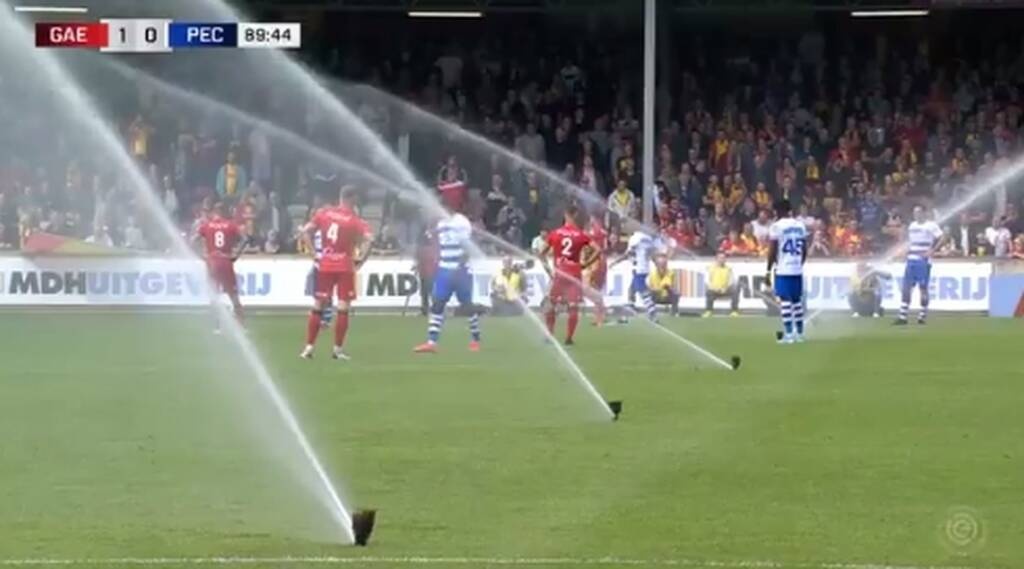 Άνοιξαν τα ποτιστικά την ώρα της αναμέτρησης