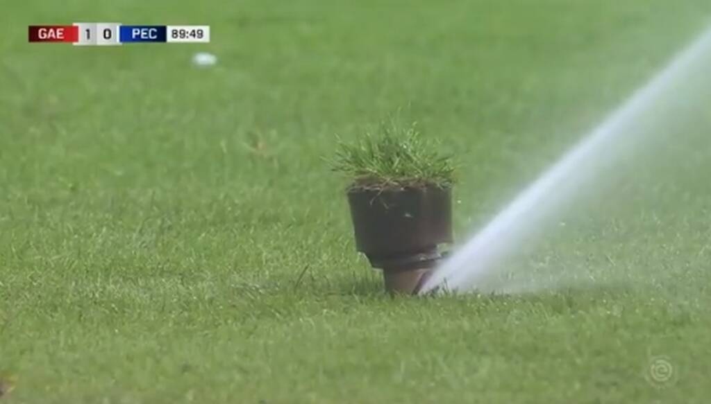 Άνοιξαν τα ποτιστικά την ώρα της αναμέτρησης