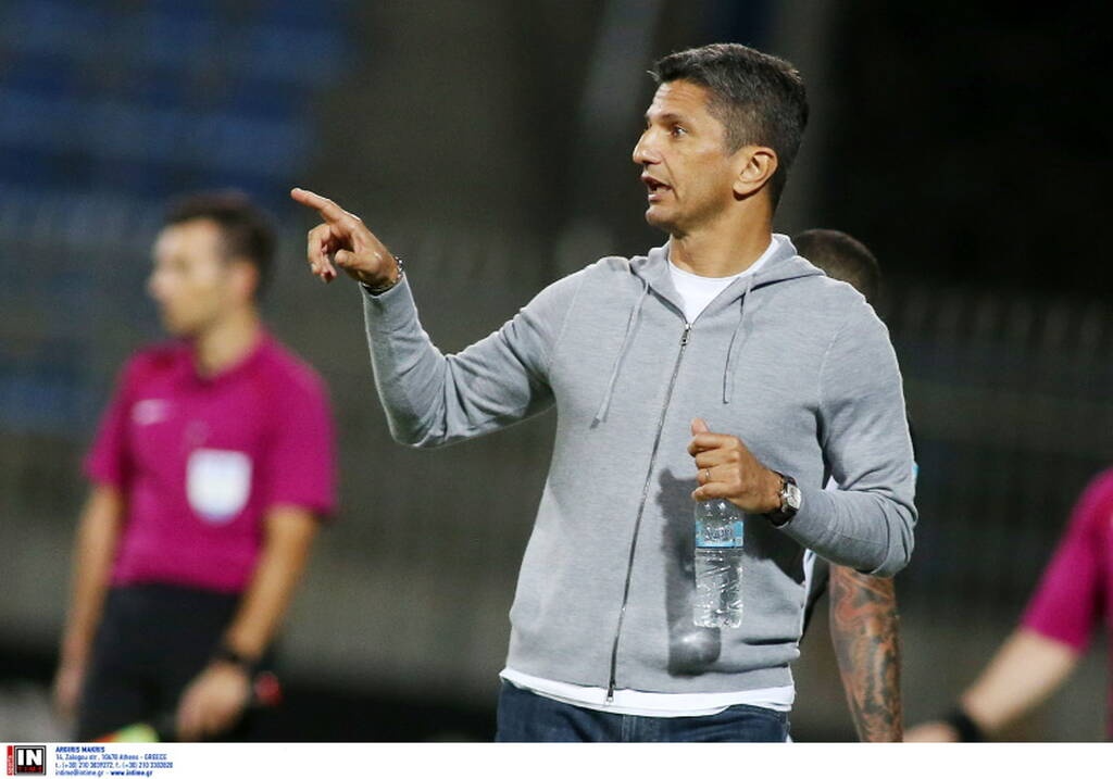 ΠΑΟΚ: Οπαδοί έκραξαν τον Λουτσέσκου στην Τρίπολη κι αυτός τους έστειλε... φιλάκια!