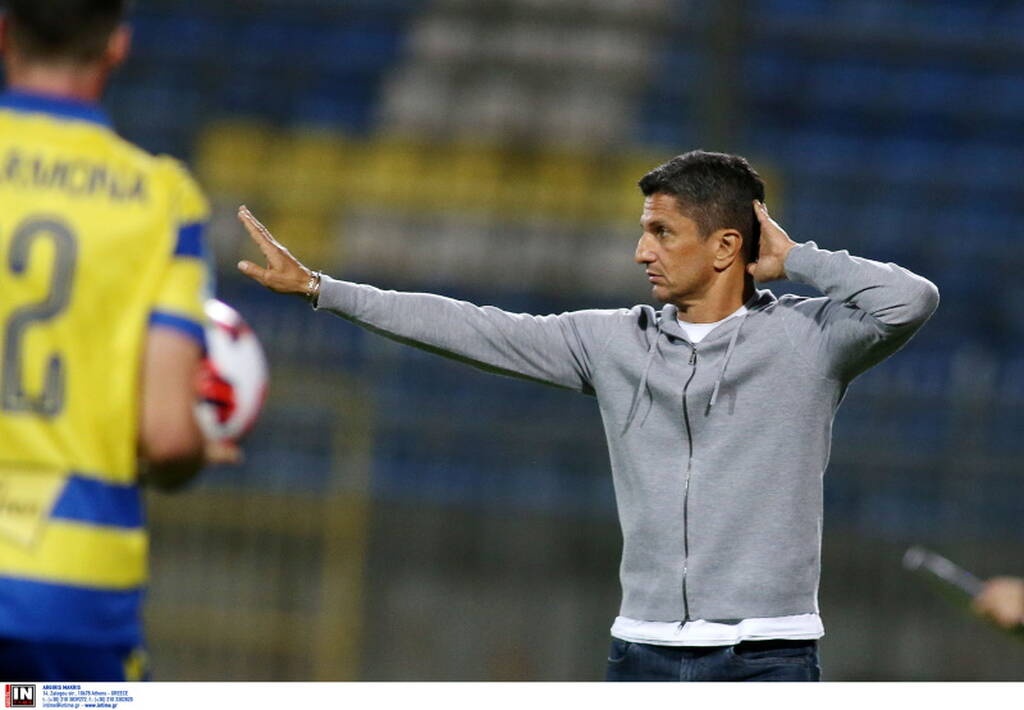 ΠΑΟΚ: Οπαδοί έκραξαν τον Λουτσέσκου στην Τρίπολη κι αυτός τους έστειλε... φιλάκια!