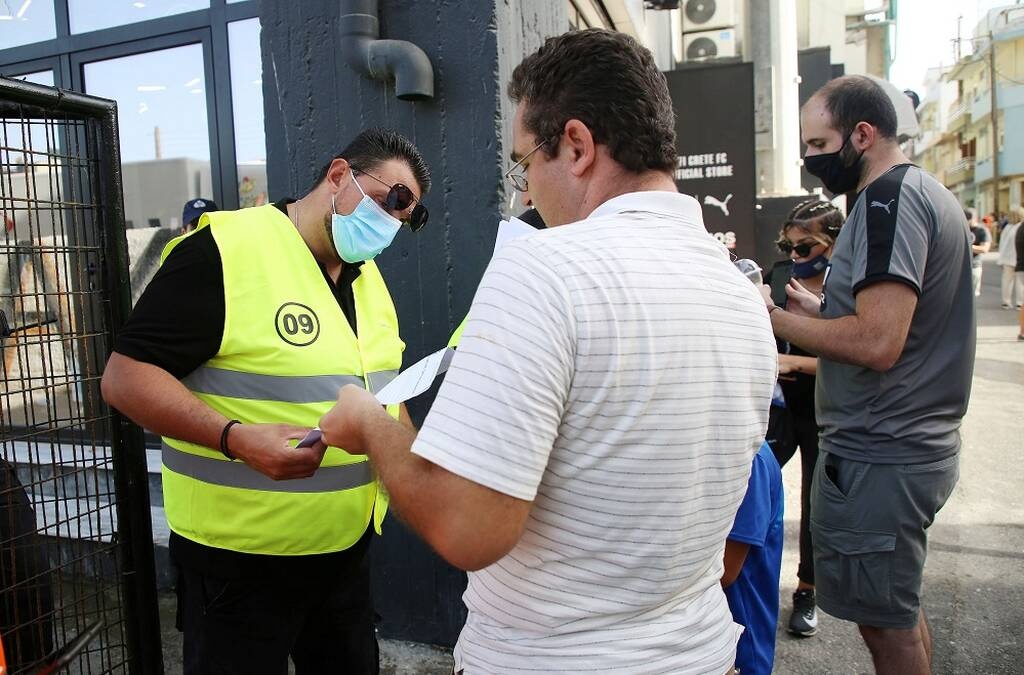 Πήγε να δει το ΟΦΗ-ΑΕΚ και έφυγε με χειροπέδες - Το κόλπο που έγινε γκάφα (photos)