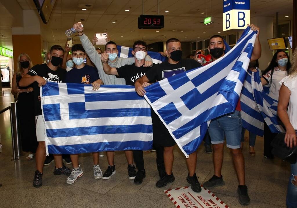 Υποδοχή και αποθέωση για τους «ασημένιους» εφήβους του πόλο (photos+video)
