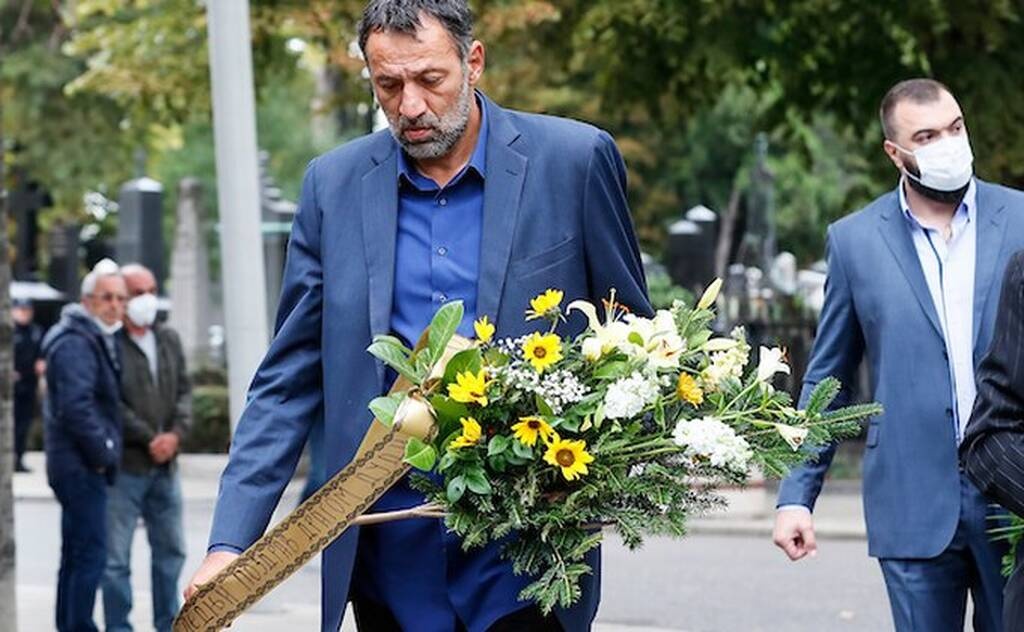 Συγκλονιστικές εικόνες στην κηδεία του "Ντούντα" - Σήκωσε το φέρετρο ο Ομπράντοβιτς