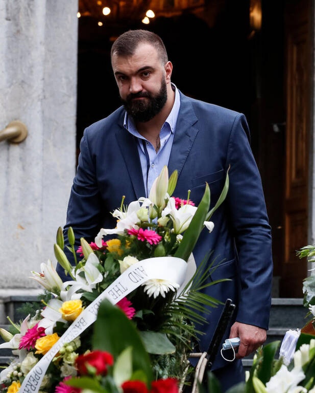 Συγκλονιστικές εικόνες στην κηδεία του "Ντούντα" - Σήκωσε το φέρετρο ο Ομπράντοβιτς
