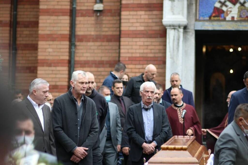 Συγκλονιστικές εικόνες στην κηδεία του "Ντούντα" - Σήκωσε το φέρετρο ο Ομπράντοβιτς