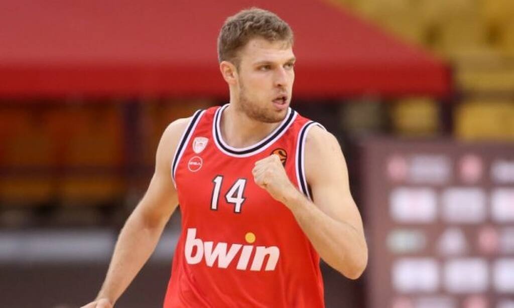 Ολυμπιακός: Συμφωνία με Βεζένκοφ