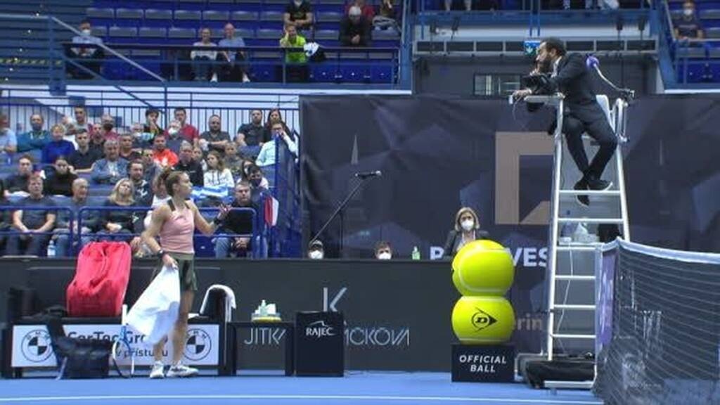 Ένταση στο WTA Οστράβα - «Γαλλικά» από την Οσταπένκο στην Σάκκαρη (video)