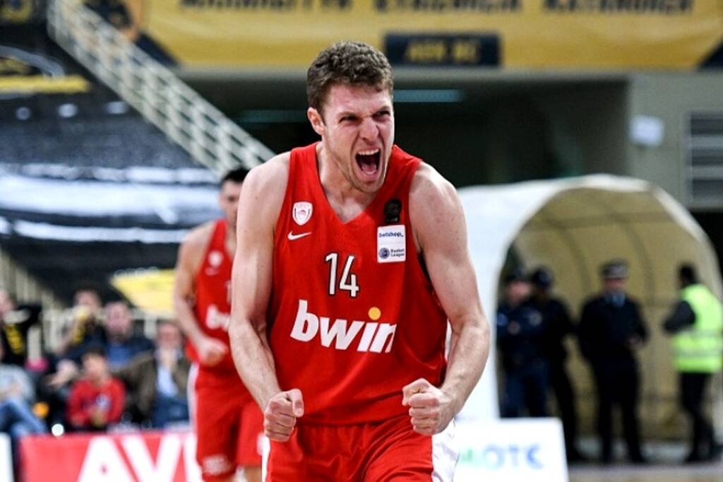 Ολυμπιακός: Συμφωνία με Βεζένκοφ