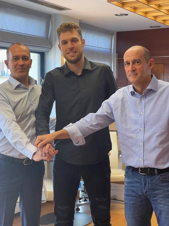 Ολυμπιακός: Μέχρι το 2024 «έδεσε» τον Βεζένκοφ!