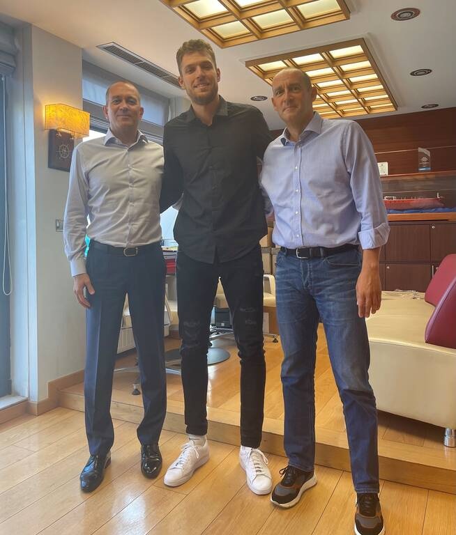 Ολυμπιακός: Μέχρι το 2024 «έδεσε» τον Βεζένκοφ!