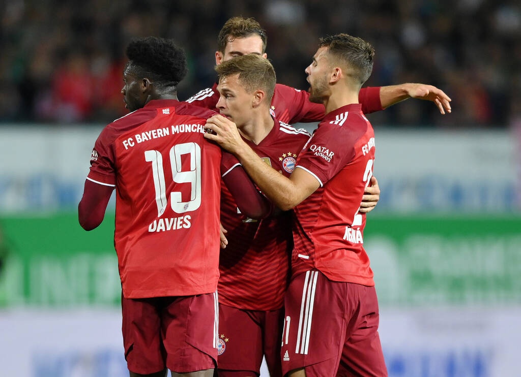 Bundesliga: Τριάρα η Μπάγερν και με παίκτη λιγότερο (photos+video)