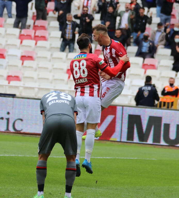 Τελείωσε από την ΑΕΚ και τώρα είναι δεύτερος σκόρερ στην Τουρκία ο Γούτας! (video+photos)