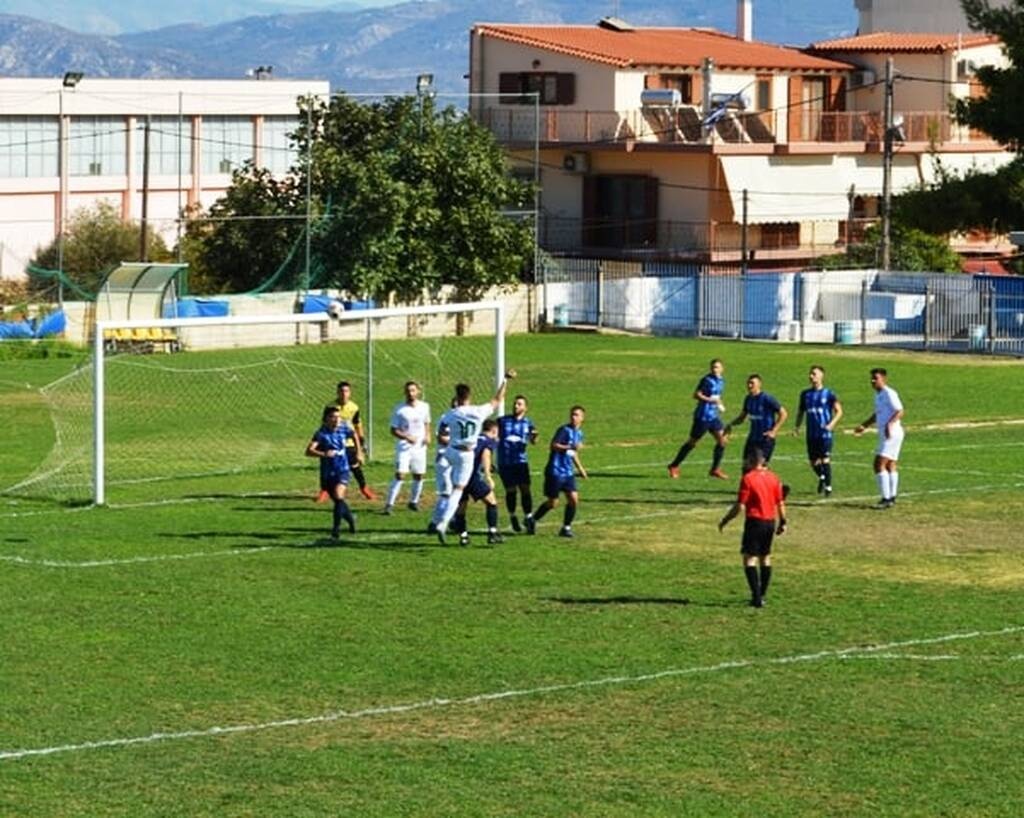 Απίθανα πράγματα σε ερασιτεχνικό ματς - Επιτέθηκαν με ρόπαλο σε ποδοσφαιριστή