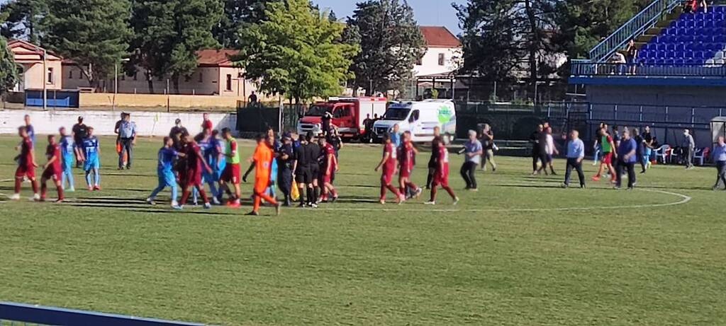 Απόλλων Λάρισας-ΑΕΛ: Χαμός στο ημίχρονο - Μπούκαρε στο γήπεδο ο Κούγιας (photos)