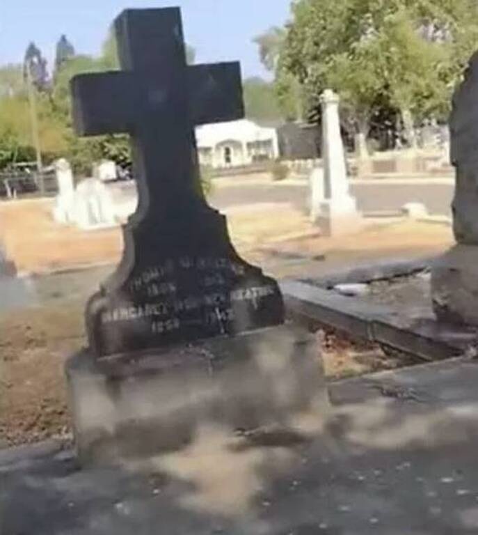 Τρόμος - Πήγε σε νεκροταφείο και σάστισε μόλις είδε τι ανατριχιαστικό έβγαινε από τάφο (pics+vid)