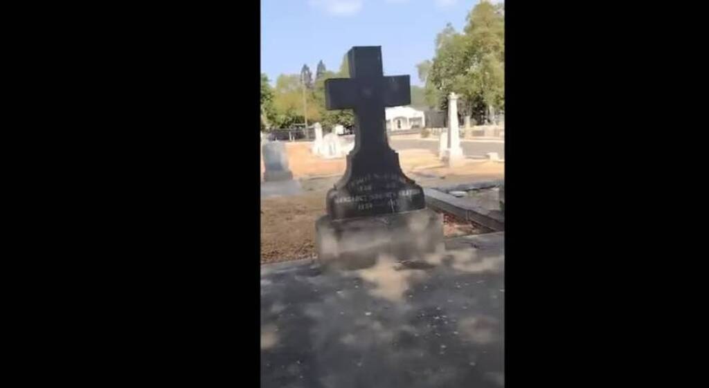 Τρόμος - Πήγε σε νεκροταφείο και σάστισε μόλις είδε τι ανατριχιαστικό έβγαινε από τάφο (pics+vid)