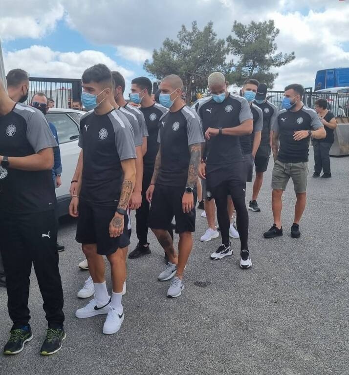 ΟΦΗ: Μοίρασε φρούτα στους πληγέντες από τον σεισμό – Κάλεσμα για το ματς με τον ΠΑΟΚ (video+photos)