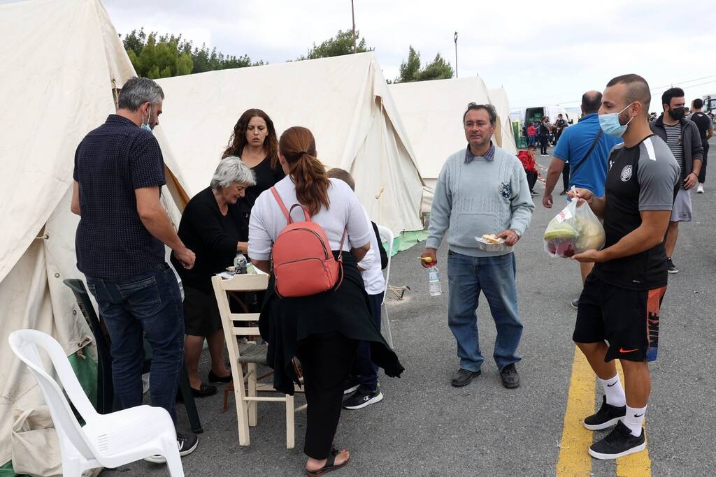 ΟΦΗ: Μοίρασε φρούτα στους πληγέντες από τον σεισμό – Κάλεσμα για το ματς με τον ΠΑΟΚ (video+photos)