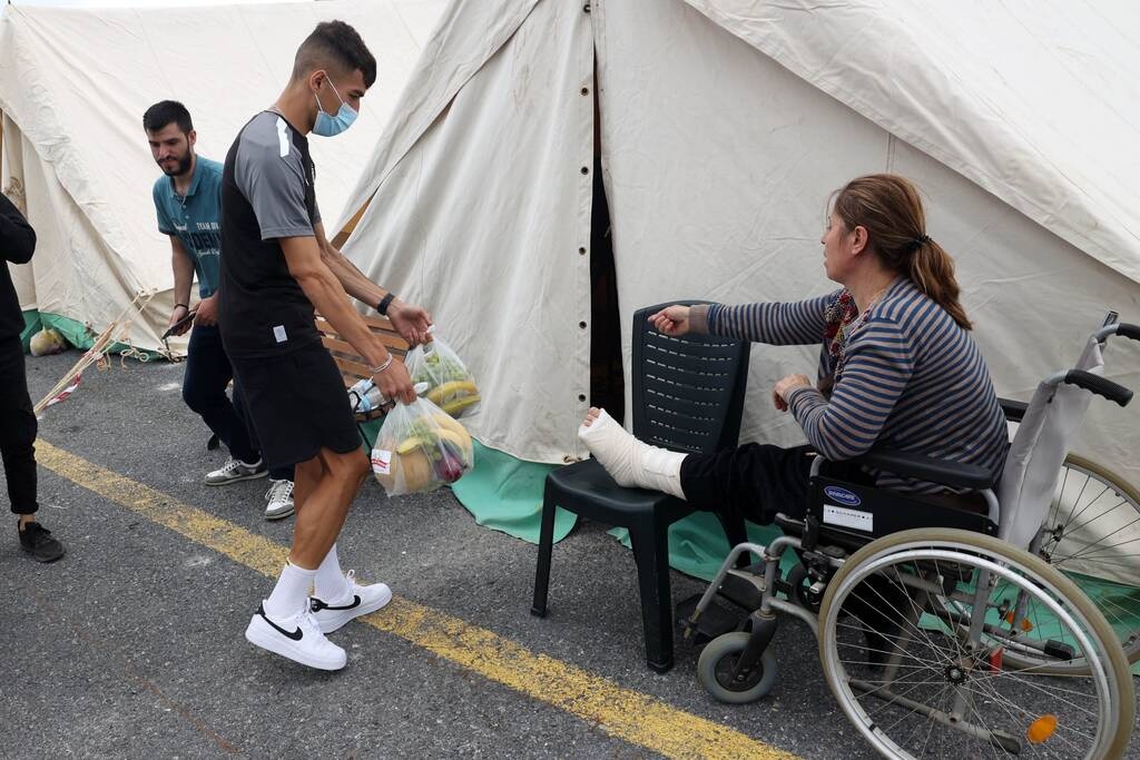 ΟΦΗ: Μοίρασε φρούτα στους πληγέντες από τον σεισμό – Κάλεσμα για το ματς με τον ΠΑΟΚ (video+photos)