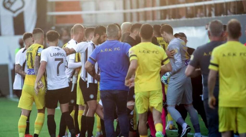 Super League: Ανέβηκαν οι τόνοι ανάμεσα σε ΑΕΚ και ΟΦΗ - Οι ατάκες του Μπέου που έβαλαν «φωτιά»