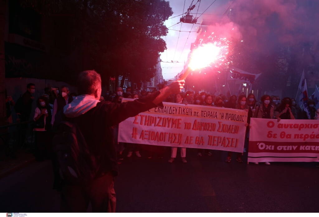 Επεισόδια στο Πανεκπαιδευτικό συλλαλητήριο στο κέντρο της Αθήνας (pics - vid)