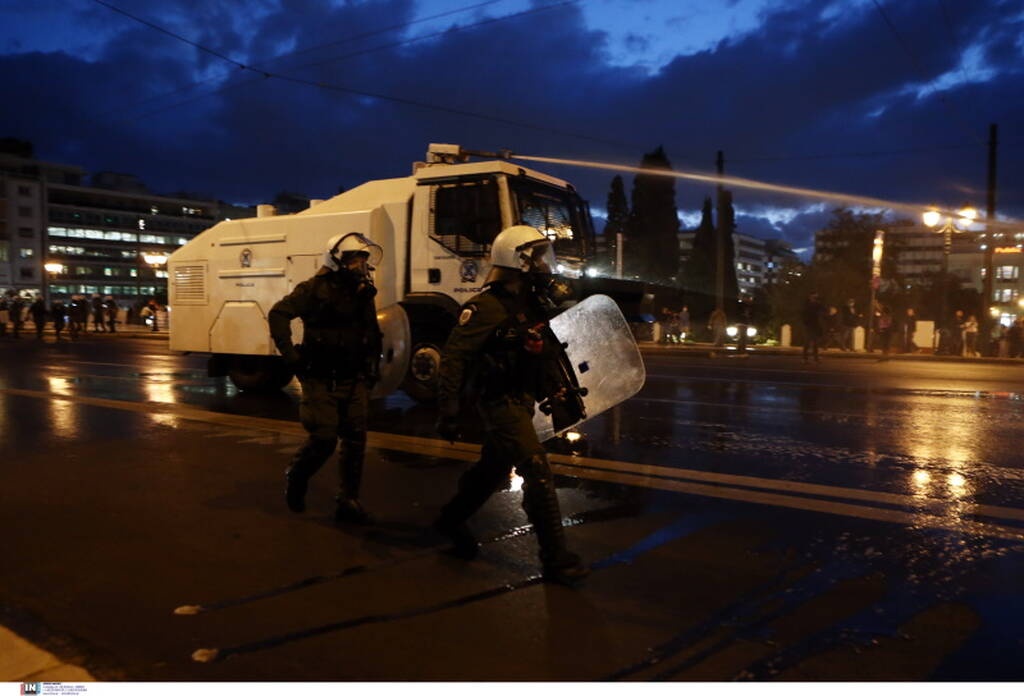 Επεισόδια στο Πανεκπαιδευτικό συλλαλητήριο στο κέντρο της Αθήνας (pics - vid)