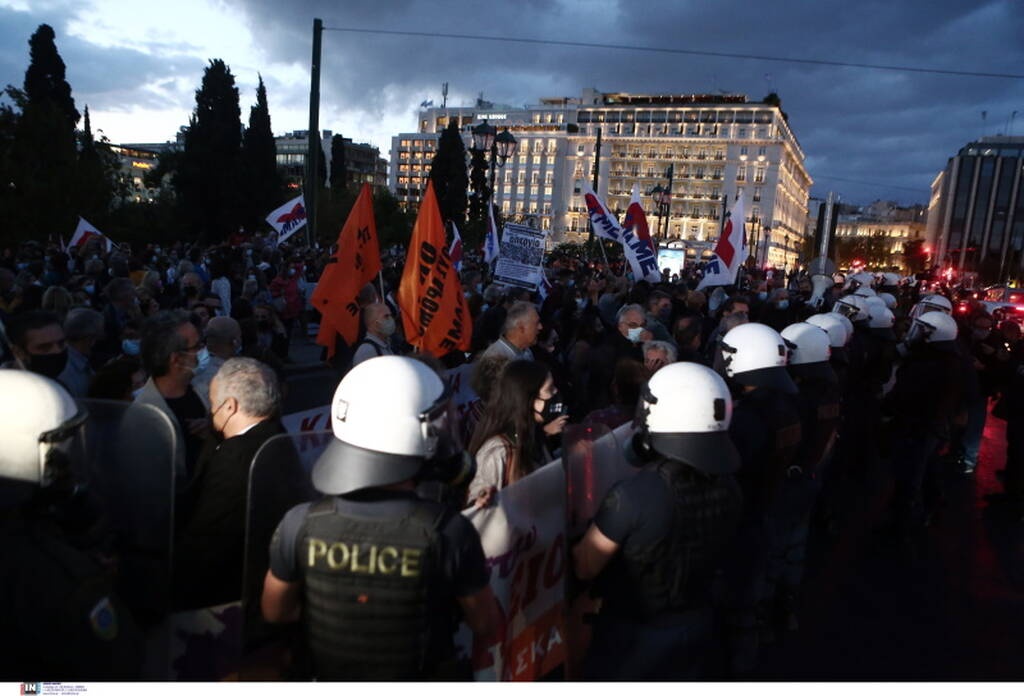 Επεισόδια στο Πανεκπαιδευτικό συλλαλητήριο στο κέντρο της Αθήνας (pics - vid)