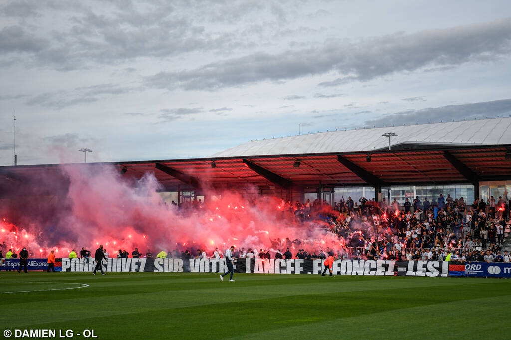 Λιόν: Χαμός πριν την Σεντ Ετιέν - 1.200 οπαδοί στην προπόνηση (video+photos)