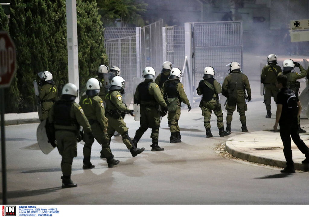 Ξεκίνησε… νωρίς το ντέρμπι Ολυμπιακός-Παναθηναϊκός: Επεισόδια οπαδών στη Μαλακάσα