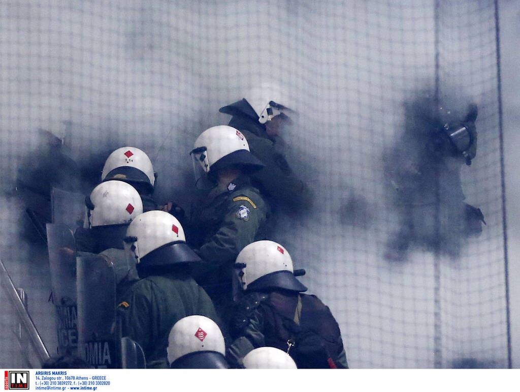 Ξεκίνησε… νωρίς το ντέρμπι Ολυμπιακός-Παναθηναϊκός: Επεισόδια οπαδών στη Μαλακάσα