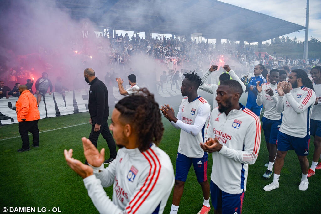 Λιόν: Χαμός πριν την Σεντ Ετιέν - 1.200 οπαδοί στην προπόνηση (video+photos)
