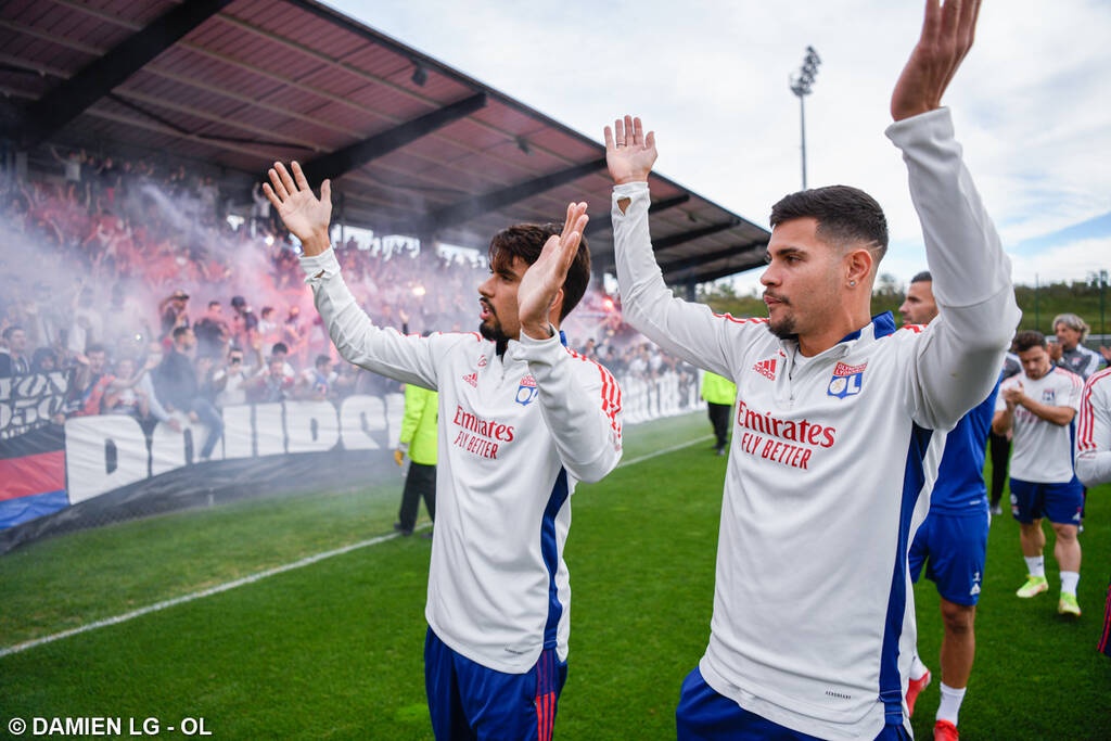 Λιόν: Χαμός πριν την Σεντ Ετιέν - 1.200 οπαδοί στην προπόνηση (video+photos)